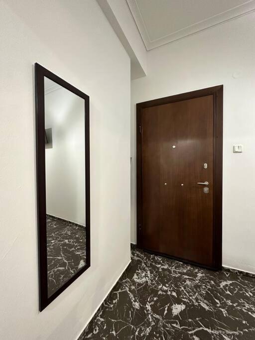 Modern & Minimal Athens Apartment Exterior foto